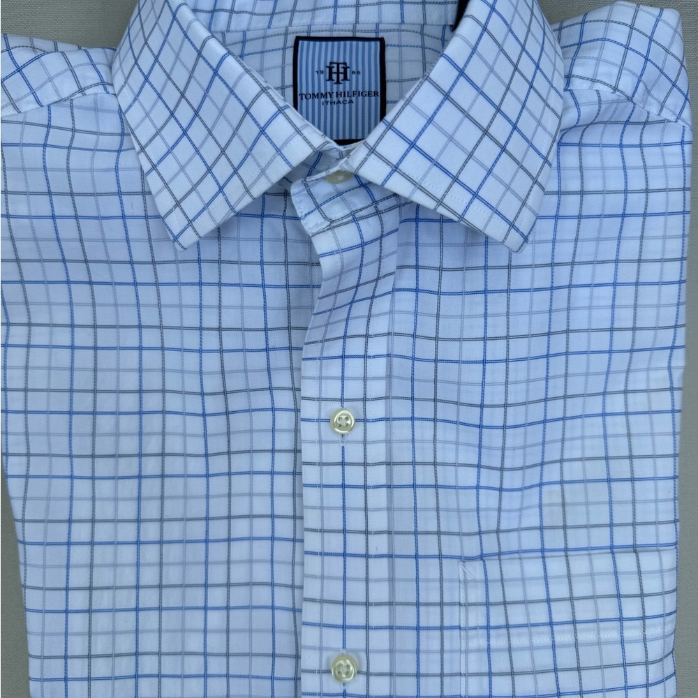 Tommy Hilfiger Men’s L/S Casual Dress Shirt sized Medium. 100% Cotton